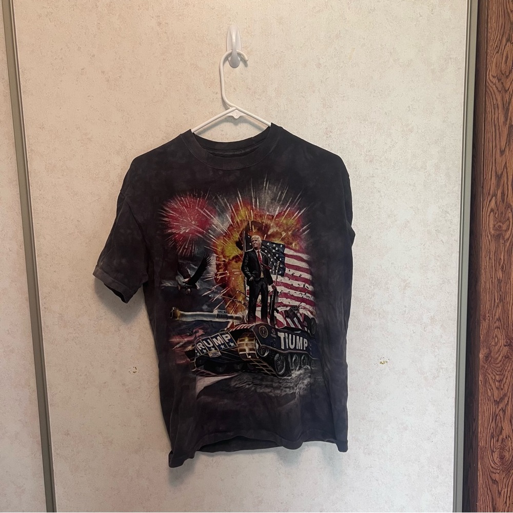 The Mountain Navy TRUMP Patriotic Flag Tank Tee Size Medium